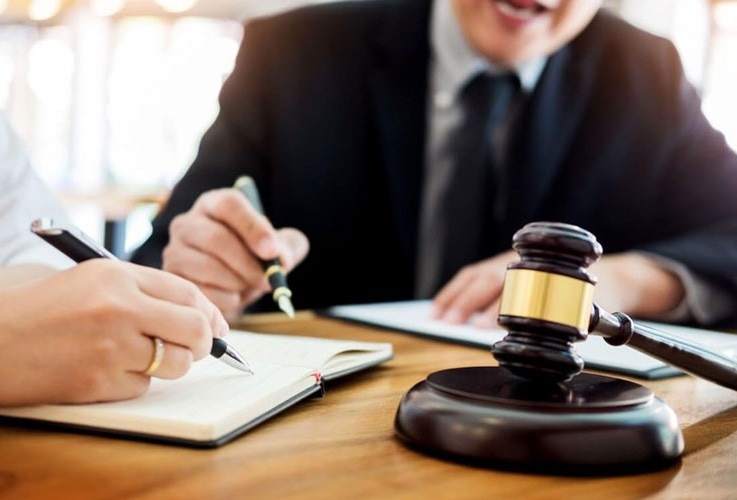 مطالبه خسارات وارده در صورت عدم ایفای تعهد و یا تاخیر در ایفای ان به چه شکل خواهد بود ؟