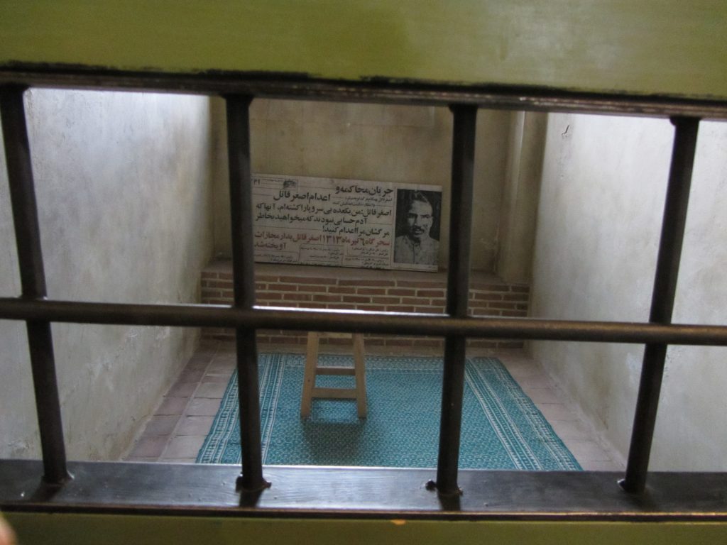 سلول انفرادی اصغر قاتل در زندان قصر