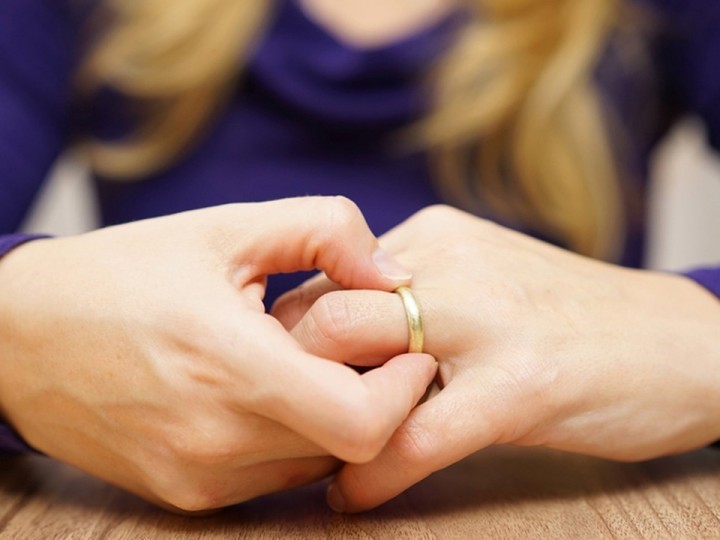 طلاق از جانب زن چگونه انجام می شود؟