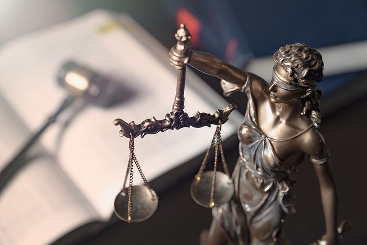 ۲- تفاوت دفتر وکالت و مؤسسه ی حقوقی چیست؟