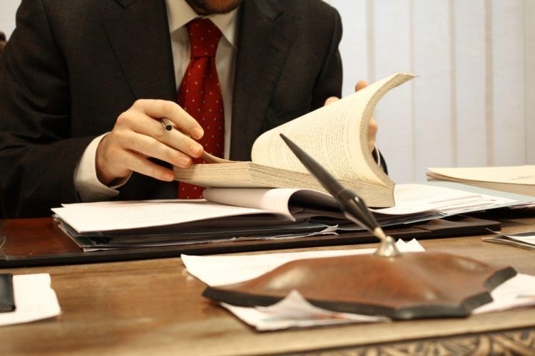 ۶- ویژگی های یک دفتر وکالت خوب چه می باشد و چگونه می توانیم یک وکیل خوب پیدا کنیم؟