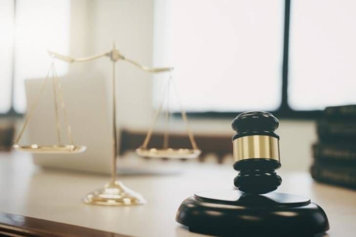 ۱۲- هزینه ی گرفتن وکیل با مراجعه به دفاتر وکالت چگونه می باشد؟