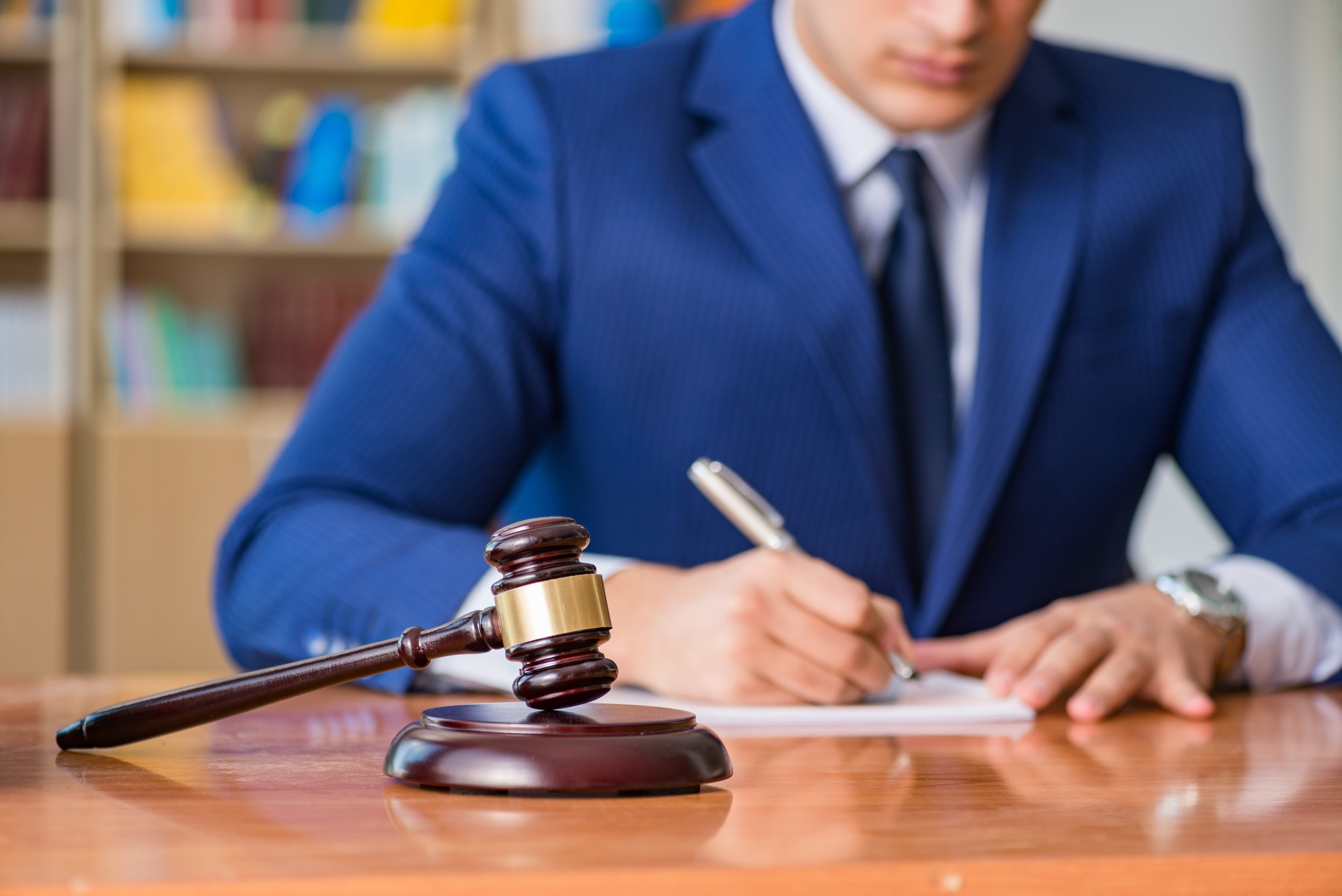 وکیل و مشاوره حقوقی چه تفاوت هایی با هم دارند؟
